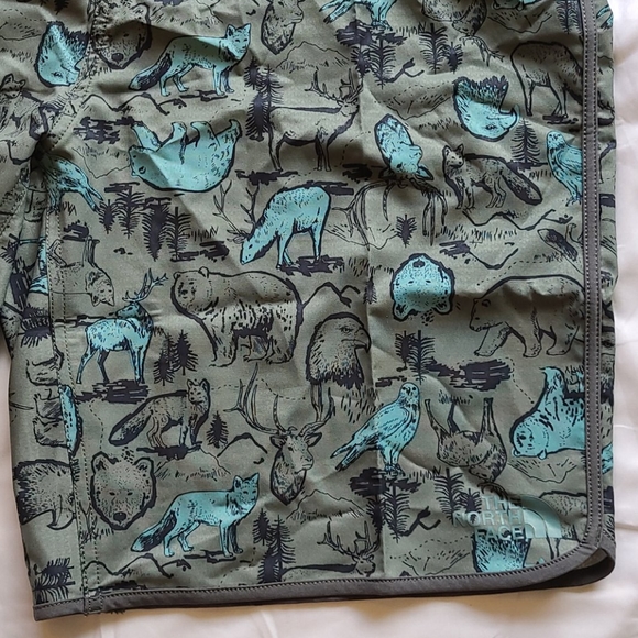 *Host pick* Wildlife! North Face board shorts - Picture 7 of 16